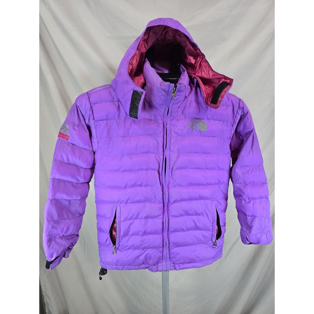 vibrant purple puffer jacket by The North Face Youth XL features a distinct...